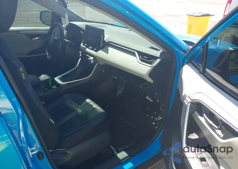 2019 Toyota Rav4 Xle z USA, uszkodzony, nr VIN 2T3W1RFVXKW041541